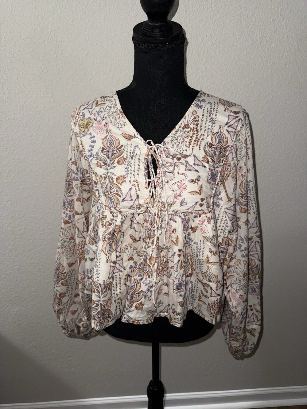 Karlie Boho Cottagecore Peasant Top Medium Lace Up Front Long Sleeve Bird Print